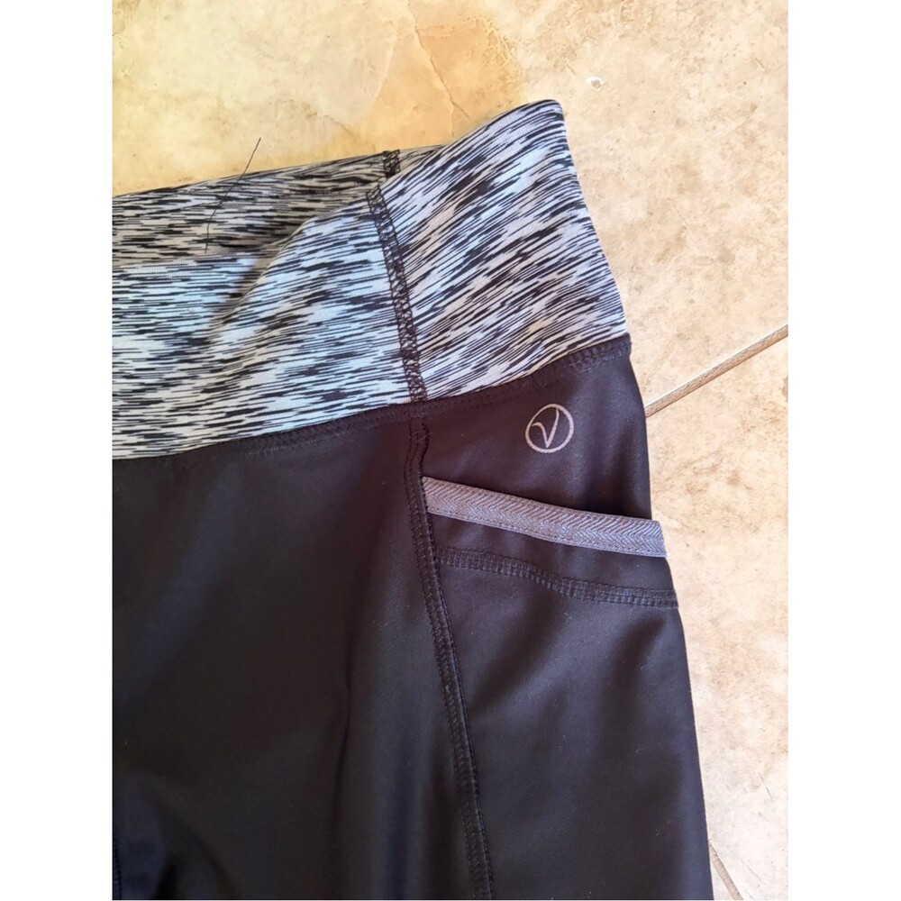 Athletic Top and Capri Leggings Set - Picture 8 of 9